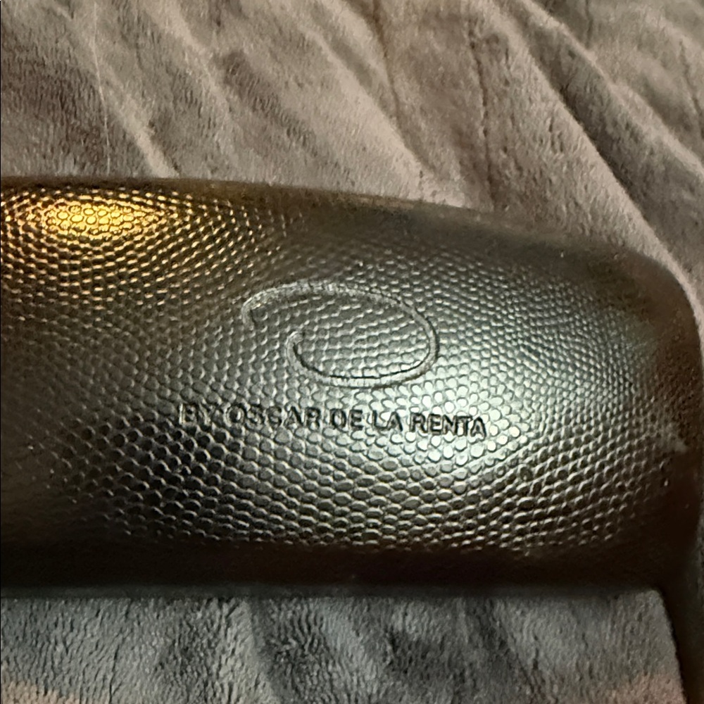 Oscar de la Renta Textured Black glasses case
